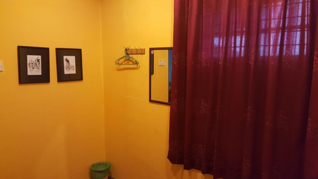 28 Bahari Hotell George Town Exteriör bild