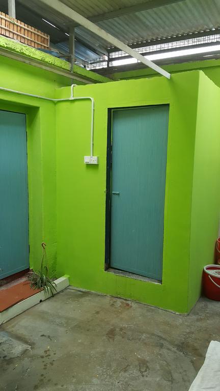 28 Bahari Hotell George Town Exteriör bild