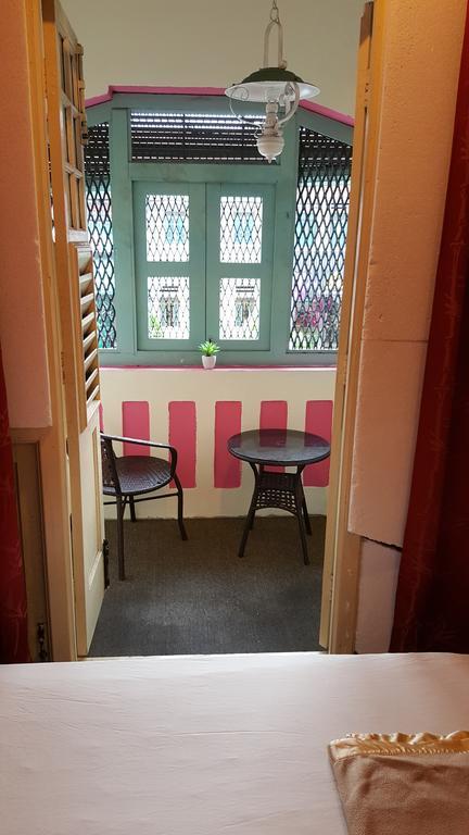 28 Bahari Hotell George Town Exteriör bild