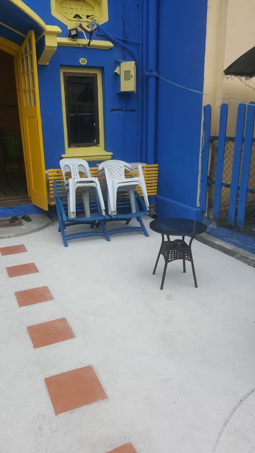 28 Bahari Hotell George Town Exteriör bild