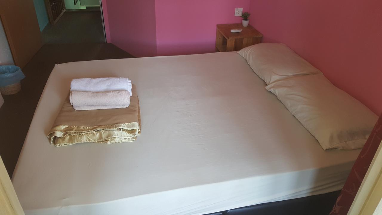 28 Bahari Hotell George Town Exteriör bild