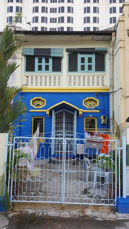 28 Bahari Hotell George Town Exteriör bild